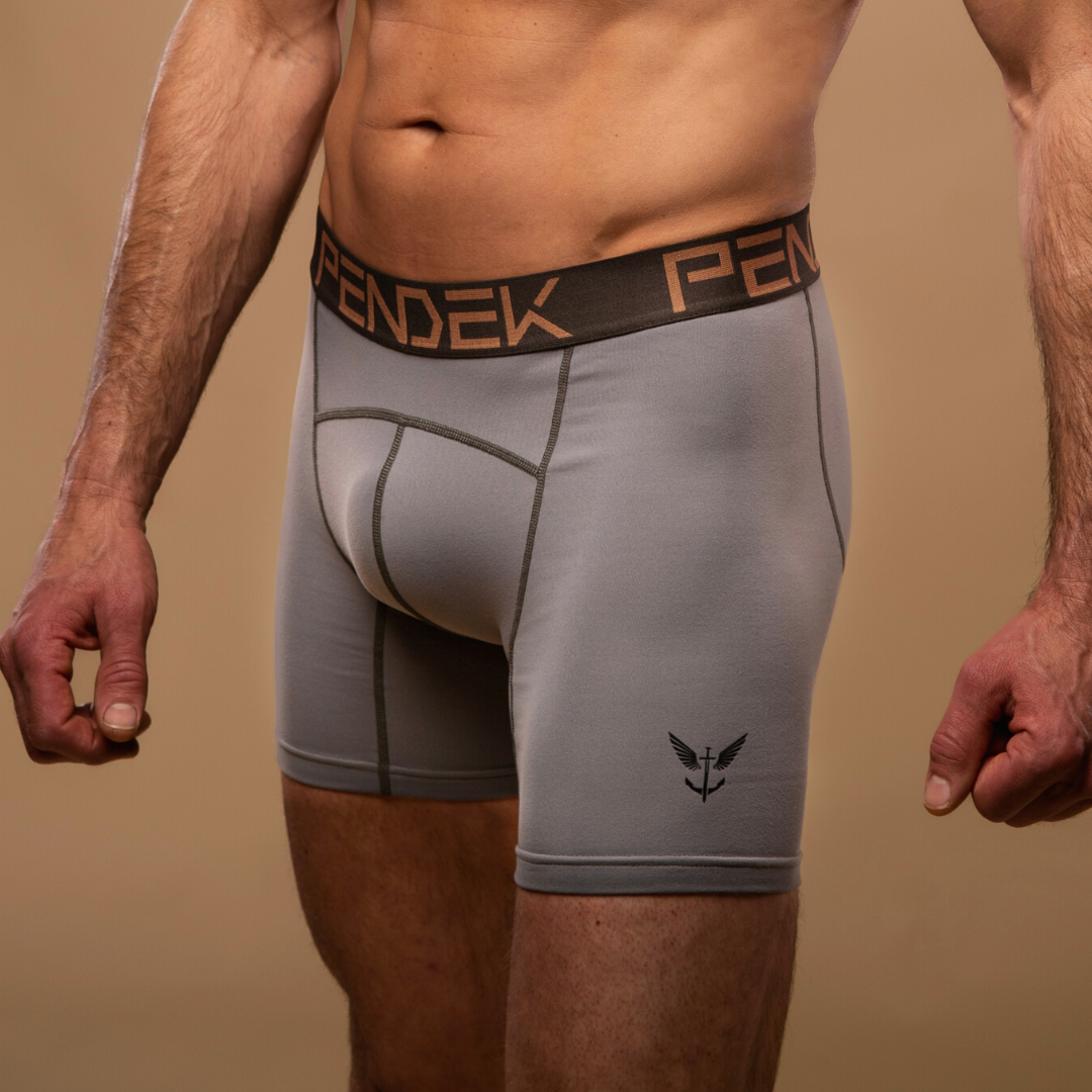 Pendek Wolf Grey boxershort for man on model